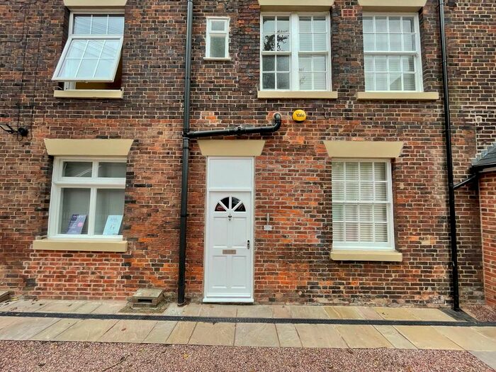 1 Bedroom Flat To Rent In Flat Windsor House, ST5