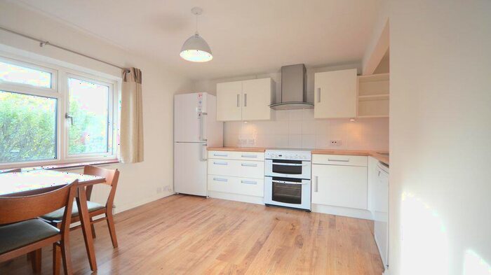 1 Bedroom Apartment To Rent In College Rise, SL6