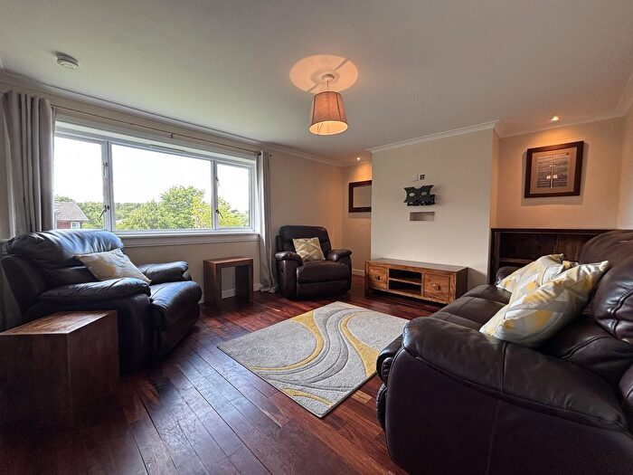 3 Bedroom Flat To Rent In Oxgangs Avenue, Edinburgh, EH13