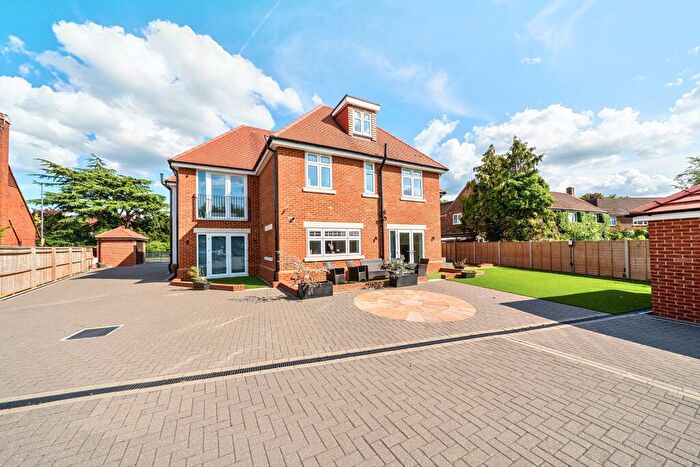 2 Bedroom Flat To Rent In Shoppenhangers Road, Maidenhead, SL6