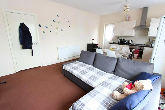2 Bedroom Apartment To Rent In Cockfosters Road, Barnet, EN4