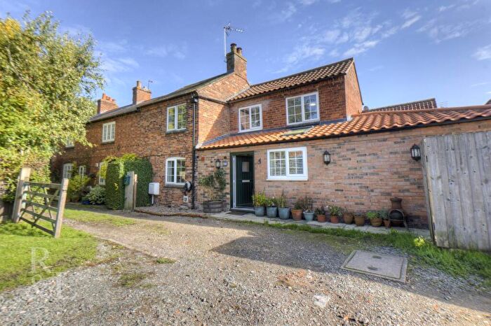 3 Bedroom Semi-Detached House For Sale In The Green, Hickling, LE14