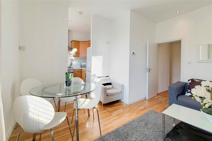 2 Bedroom Flat To Rent In Lower Richmond Road, Putney, SW15