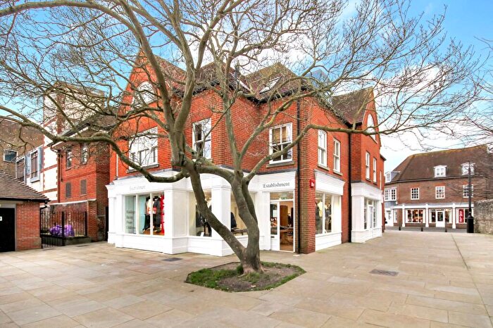 2 Bedroom Apartment To Rent In Bedroom First Floor Apartment In Chichester, PO19