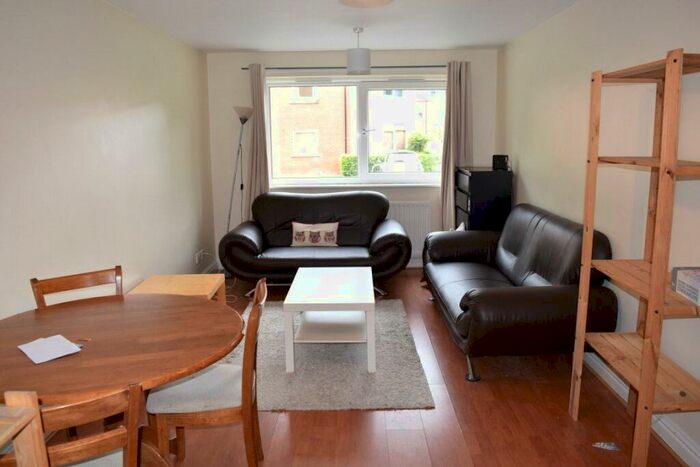 2 Bedroom Flat To Rent In Whiteoak Road, Manchester, Greater Manchester, M14