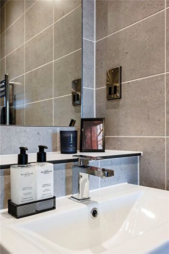 1 Bedroom Flat To Rent In Spinners Yard, Skinner Ln, LS7