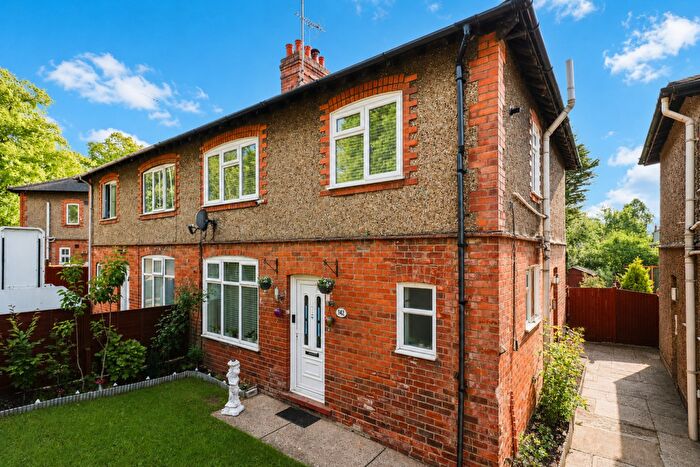 3 Bedroom Semi-Detached House For Sale In London Road, Northampton, NN4