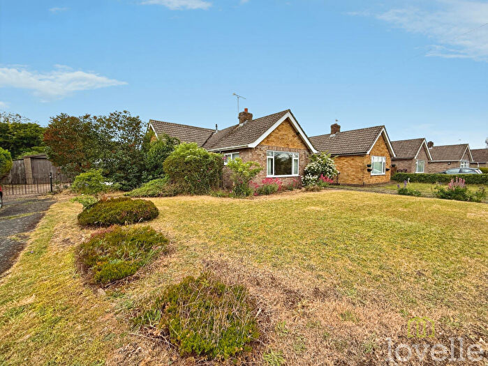 3 Bedroom Bungalow For Sale In The Crescent, Bracebridge Heath, LN4