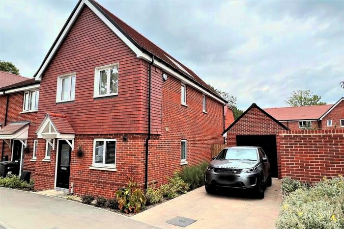 3 Bedroom End Terrace House To Rent In Tovey Green, Guildford, GU3