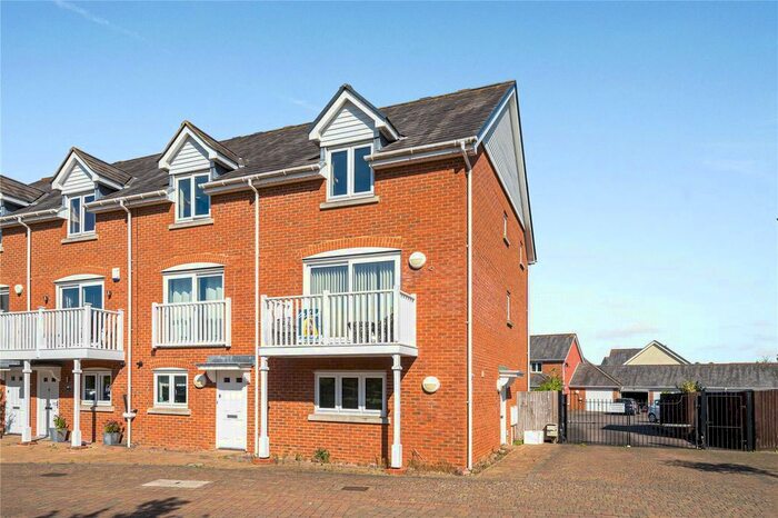 4 Bedroom End Of Terrace House To Rent In The Lakes, Larkfield, Aylesford, Kent, ME20