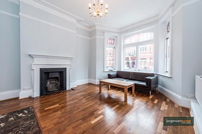 1 Bedroom Flat To Rent In Castletown Road, West Kensington, London, W14
