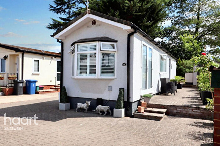 1 Bedroom Park Home For Sale In Willows Riverside Park, Windsor, SL4