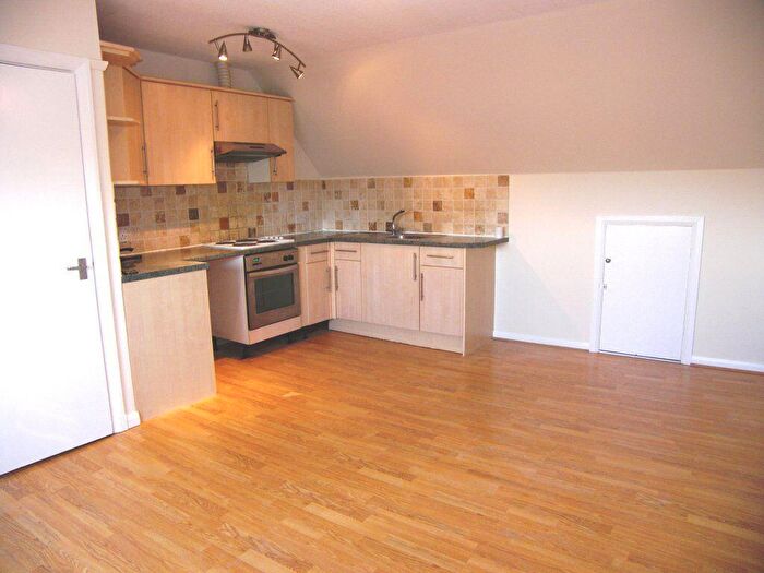 1 Bedroom Flat To Rent In East Horsley, KT24