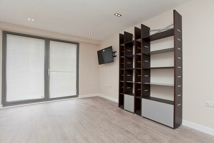 4 Bedroom Flat To Rent In Pindoria House, Mintern Street, Hoxton, N1