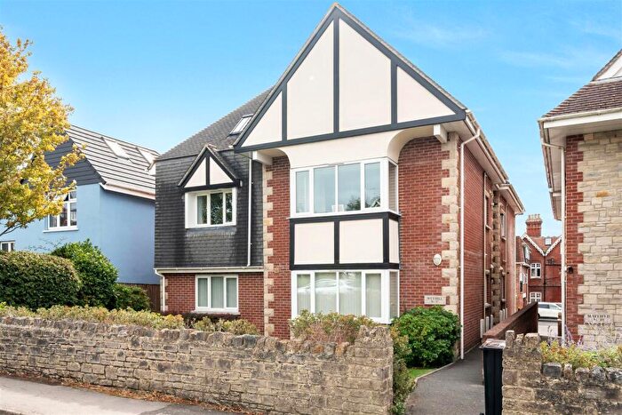 2 Bedroom Flat For Sale In Rabling Road, Swanage, BH19