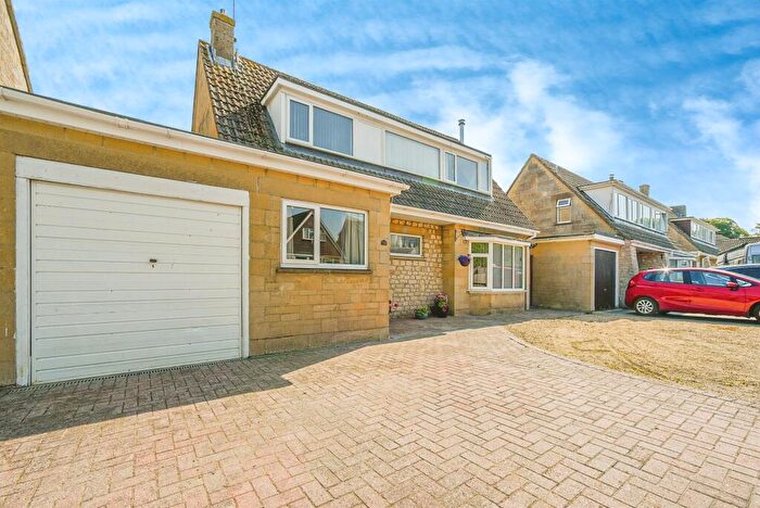 3 Bedroom Detached House For Sale In Sutton Park, Blunsdon, Swindon, SN26