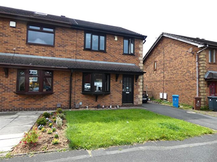 3 Bedroom Property To Rent In Hebron Street, Royton, OL2