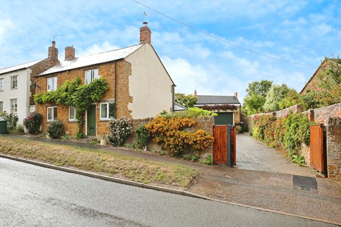3 Bedroom Detached House For Sale In St Thomas Street, Deddington, Banbury, OX15