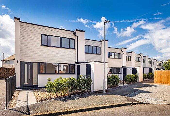 3 Bedroom End Of Terrace House For Sale In Cavalry Crescent, Windsor, SL4