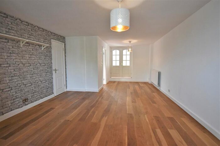 3 Bedroom Apartment To Rent In Grand Parade, Station Road, Hook, RG27
