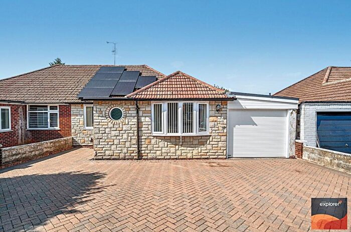 4 Bedroom Semi-Detached Bungalow For Sale In Elmwood Way, Clarke Estate, RG23