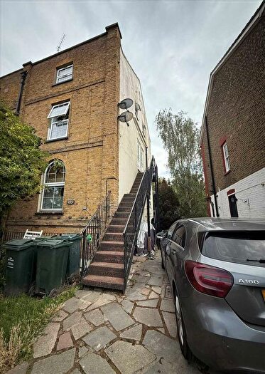 1 Bedroom Flat To Rent In Knockhall Road, Greenhithe, DA9