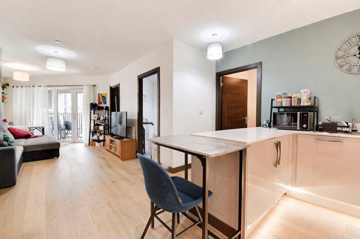 2 Bedroom Flat To Rent In Marri Street, Watford, Hertfordshire, WD24