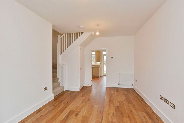 3 Bedroom End Of Terrace House For Sale In Holden Avenue, Oxley Park, Milton Keynes, MK4