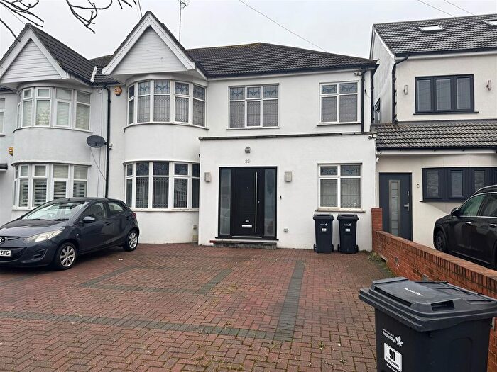 4 Bedroom Property To Rent In Clayhall Avenue, Clayhall, Ilford, IG5