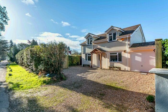 4 Bedroom Detached House For Sale In Dukes Road, Fontwell, BN18