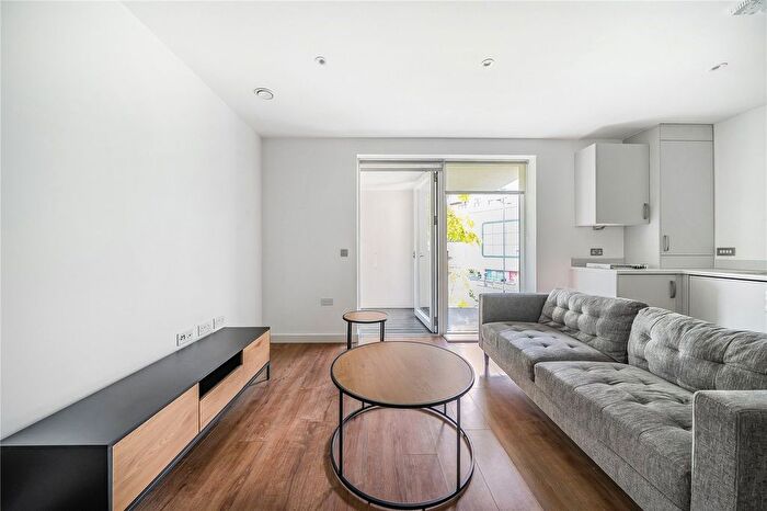 2 Bedroom Flat To Rent In Roxborough Road, Harrow, HA1