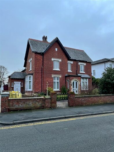 3 Bedroom Flat To Rent In Westcliffe Road, Southport, PR8