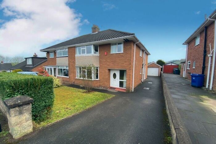 4 Bedroom Semi-Detached House To Rent In Deneside, Newcastle, ST5