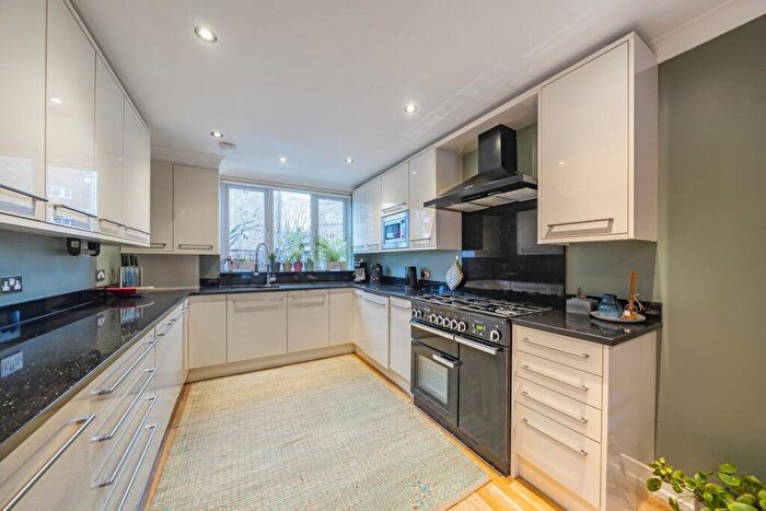 3 Bedroom Terraced House For Sale In Caistor Road, Balham, SW12
