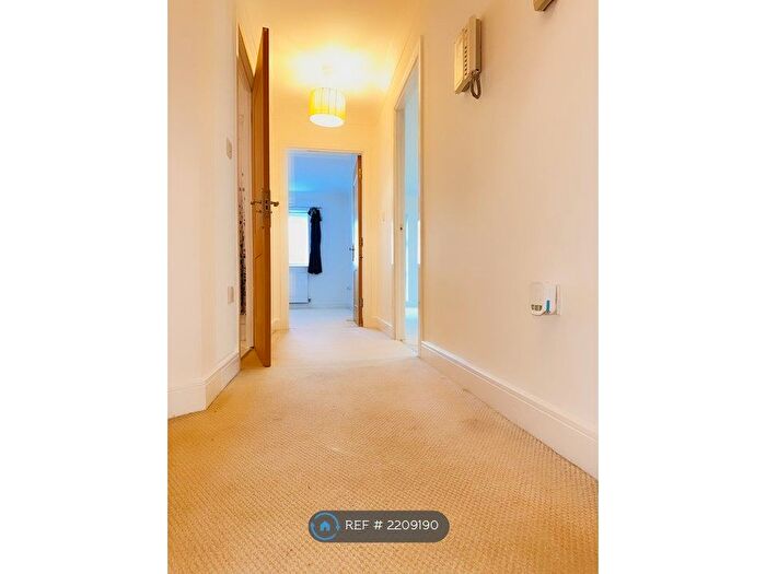 2 Bedroom Flat To Rent In Surrey Road, Bournemouth, BH4