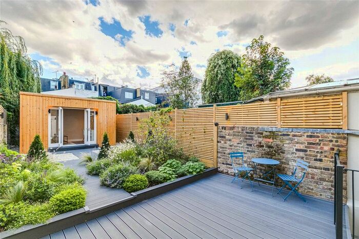 3 Bedroom Flat To Rent In Lillie Road, Fulham, London, SW6