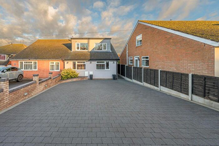 4 Bedroom Semi Detached House For Sale In Kingswood Road, Kingswinford, DY6