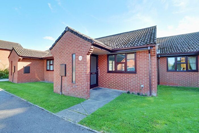2 Bedroom Bungalow For Sale In Rookwood View, Denmead, PO7