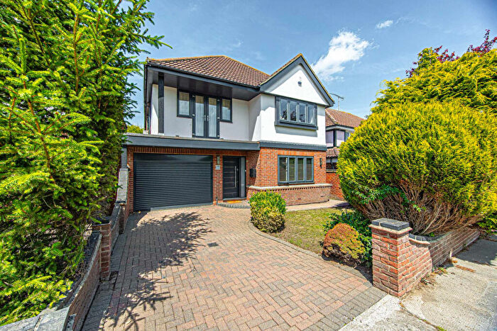 4 Bedroom Detached House For Sale In The Chase, Benfleet, SS7