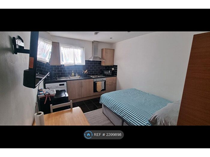 Studio To Rent In Walthamstow, London, E17