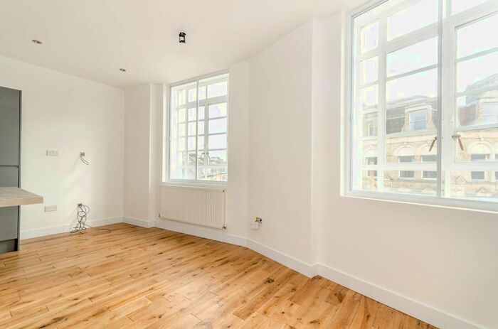 1 Bedroom Flat To Rent In Market Square, Bromley, London, BR1