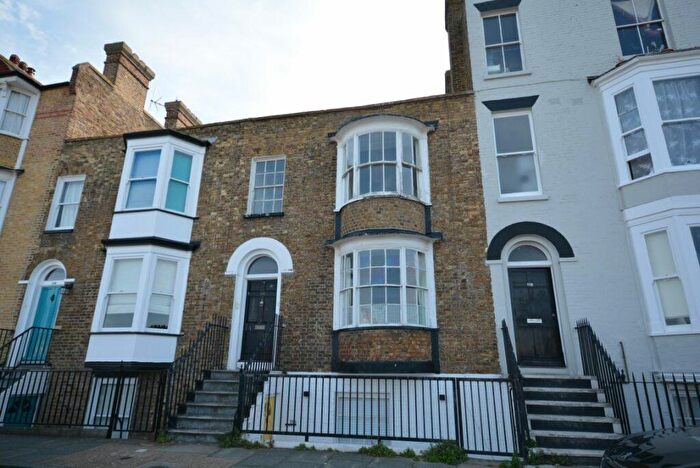 2 Bedroom Flat To Rent In Grosvenor Place, Margate, CT9