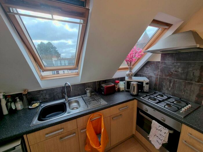 2 Bedroom Flat To Rent In Green Lanes, London, N21