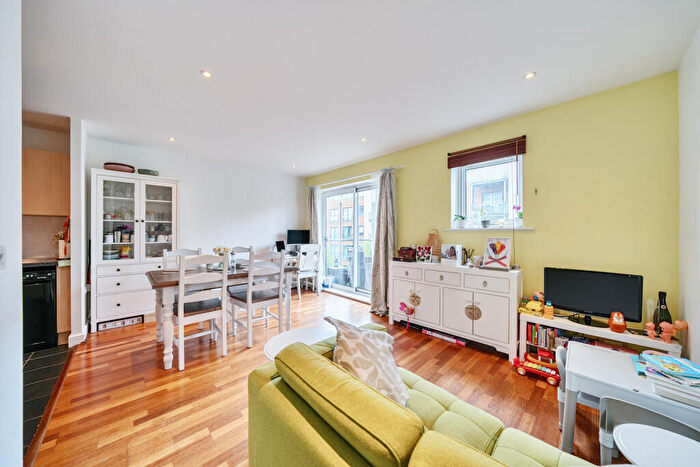 2 Bedroom Apartment For Sale In Desvignes Drive, London, SE13
