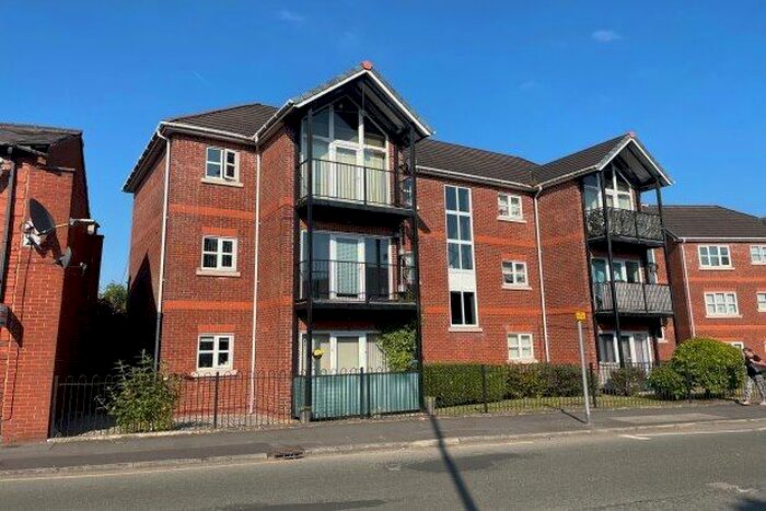 2 Bedroom Flat To Rent In Chatteris Court, St. Helens, WA10