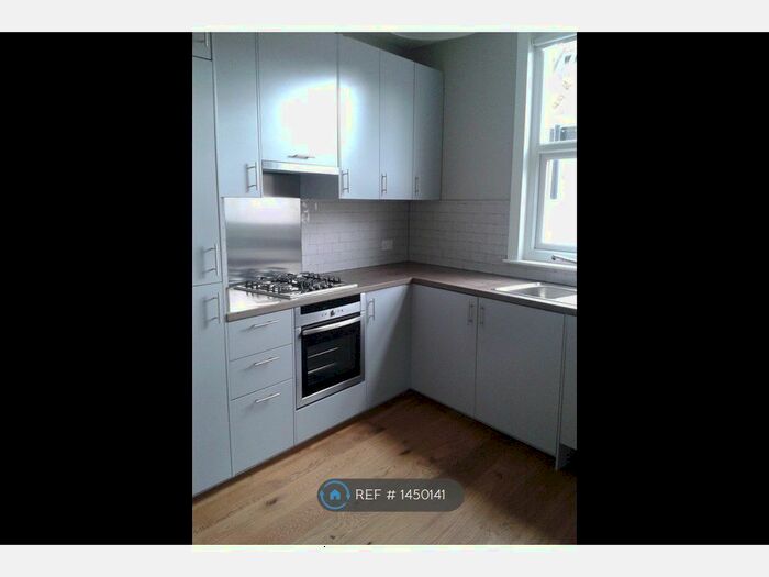 2 Bedroom Flat To Rent In Henniker Gardens, London, E6