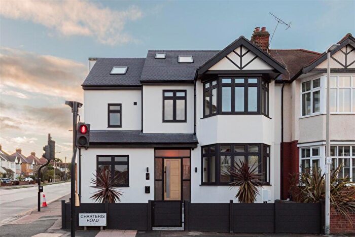5 Bedroom House For Sale In Charteris Road, Woodford, IG8