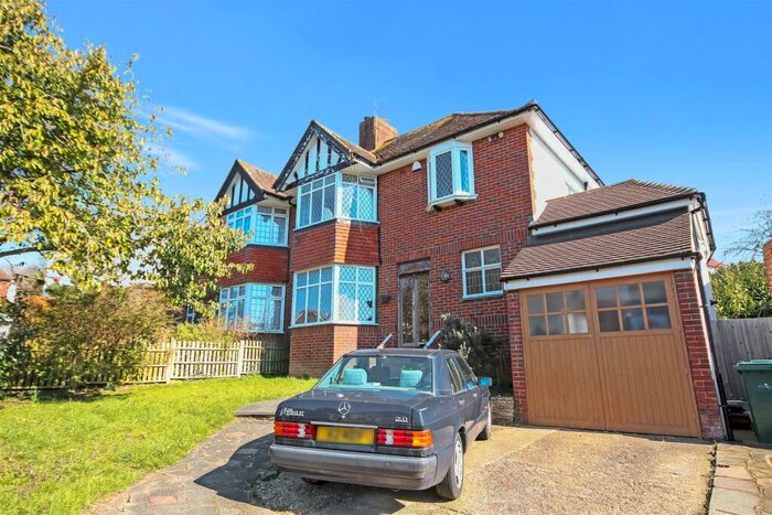 3 Bedroom Semi-Detached House For Sale In Valley Drive, Westdene, Brighton, BN1
