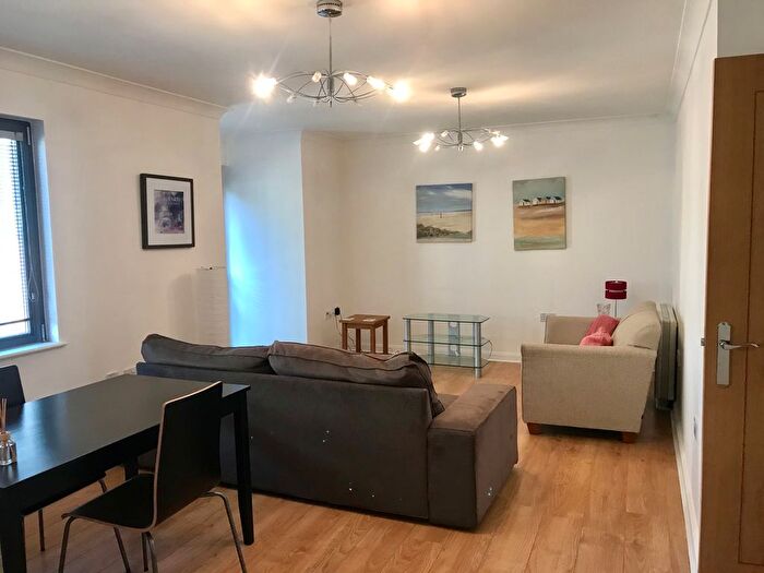 2 Bedroom Flat To Rent In St. Catherines Court, Swansea, SA1