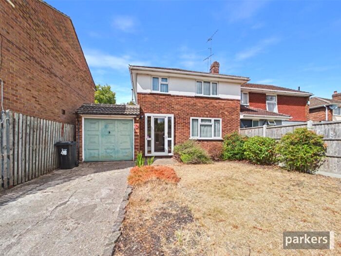 3 Bedroom Semi Detached House For Sale In Nightingale Road, Woodley, Reading, Berkshire, RG5